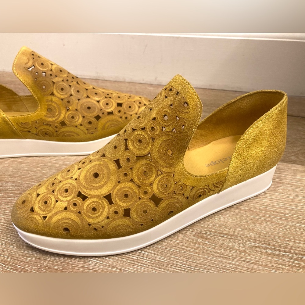Antelope J33 Sailor Suede Mustard Slippers Women’s Shoes Size 41 (Worn One Time)